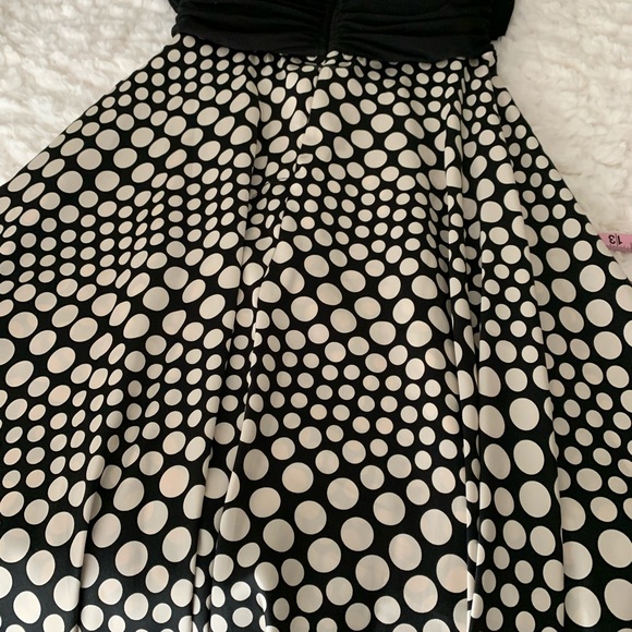 (Connected apparel) Woman’s dress with satin Skirt and a stretch on top - Picture 11 of 16